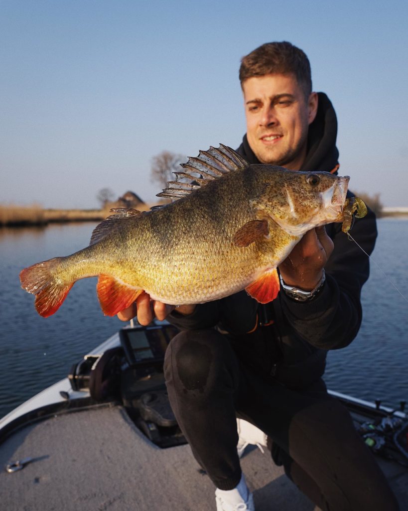 Dustin Schöne mit einem Nays CRW Craw Barsch